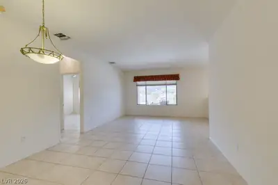 2087 King Mesa Drive Living Room