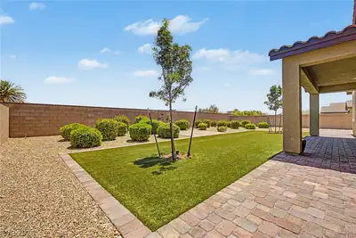 7270 Southern Magnolia Street, Las Vegas, NV 89149 Yard