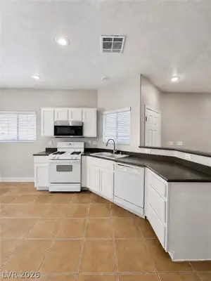 6393 Grays River Court, Las Vegas, NV 89148 Kitchen