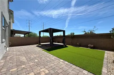 4337 Sprawling Pear Court Yard