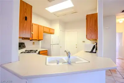 7252 WANDERING STAR COURT, Las Vegas, NV 89131 Kitchen