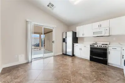 5424 Eagle Claw Avenue, Las Vegas, NV 89130 Kitchen
