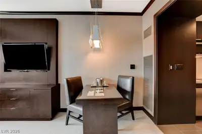 2600 West Harmon Avenue 33015 Dining Area