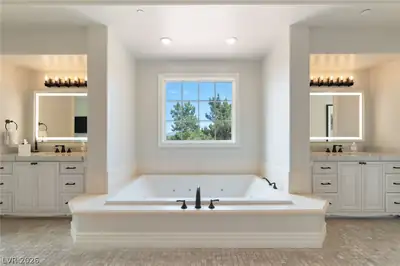 30 Augusta Canyon Way Primary Bathroom