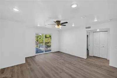 2309 Seco Adobe Circle 304 Living Room