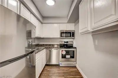 100 South Crestline Drive 60 Kitchen