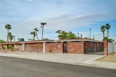 2101 Santiago Street, Las Vegas, NV 89104 Front of Structure