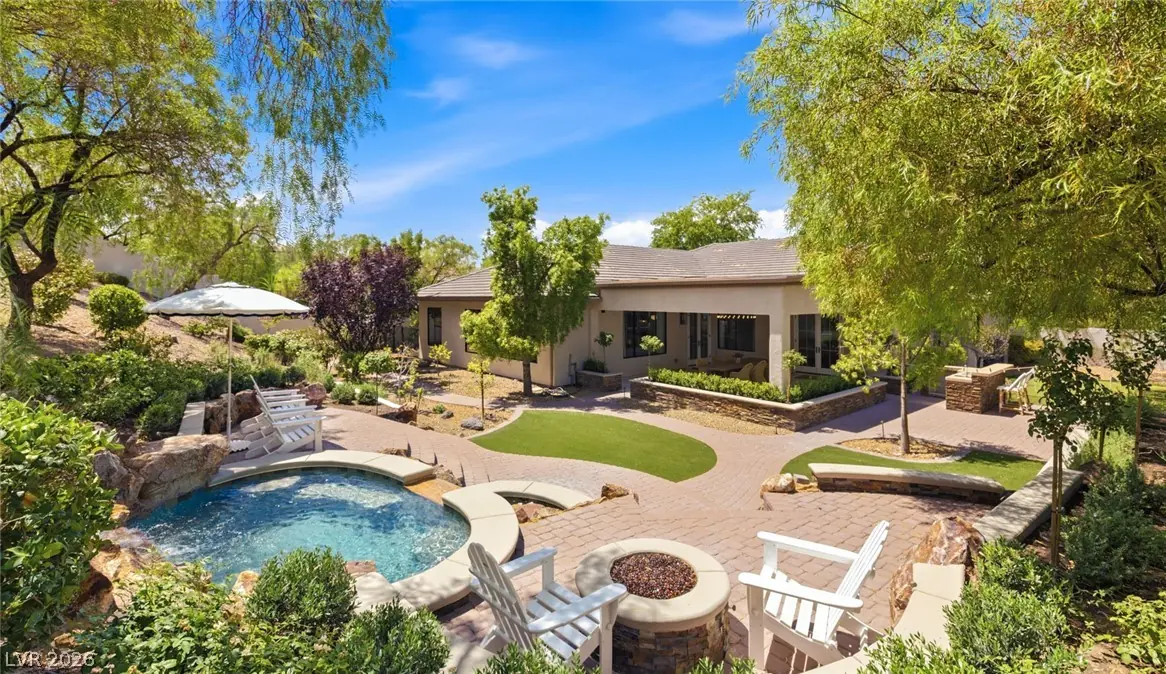 8 Pine Hollow Drive