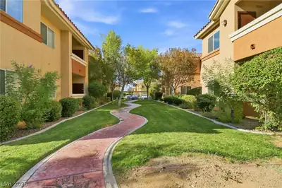1050 East Cactus Avenue 2094 Yard