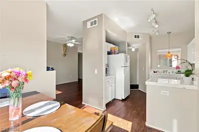 1050 East Cactus Avenue 2094 Dining Area