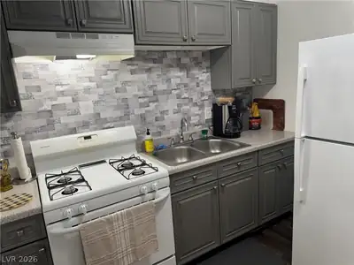 3982 Voxna Street, Las Vegas, NV 89119 Kitchen