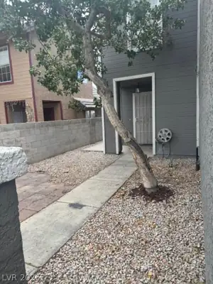 1681 Duarte Drive Entry