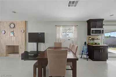 713 Vincent Way Dining Area