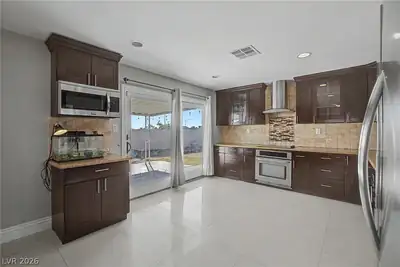713 Vincent Way Kitchen