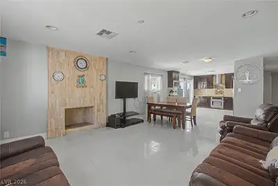 713 Vincent Way Living Room