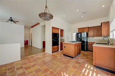 184 Adomeit Drive, Henderson, NV 89074 Kitchen