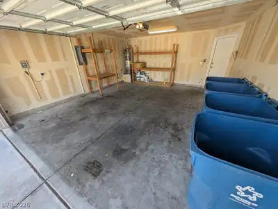 4917 Hostetler Avenue Garage