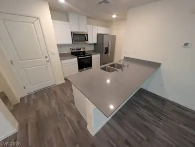 6153 Aster Garden Street Kitchen