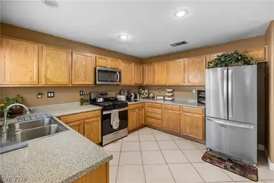 7390 Carrot Ridge Street, Las Vegas, NV 89139 Kitchen