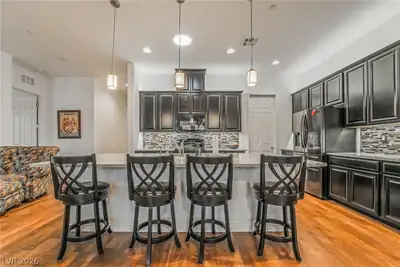715 Orange Plume Walk Kitchen