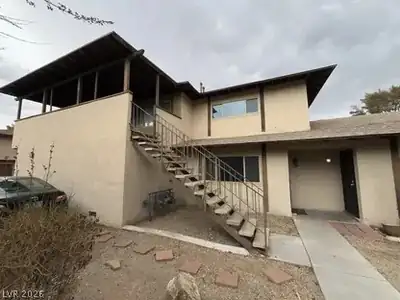2680 KAREN 4 Front of Structure