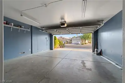 1070 Ashwood Bay Avenue Garage