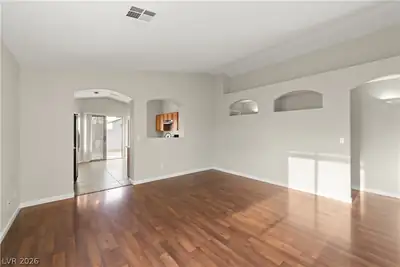 1070 Ashwood Bay Avenue Living Room