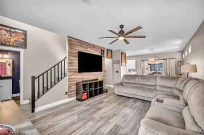 5531 Nickel Ridge Way Living Room