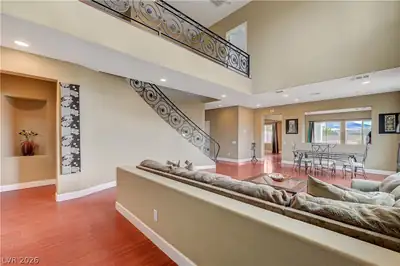 2943 Ainslie Lake Avenue Living Room