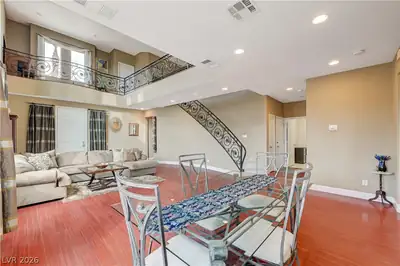 2943 Ainslie Lake Avenue Dining Area