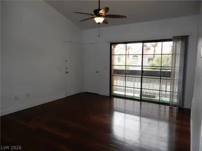 5122 South Jones Boulevard 201 Living Room