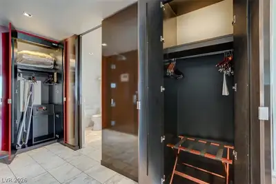 4381 West Flamingo Road 2106 Closet