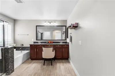 5627 Spanish Valor Road Primary Bathroom