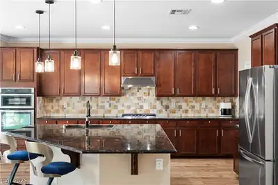 5627 Spanish Valor Road Kitchen