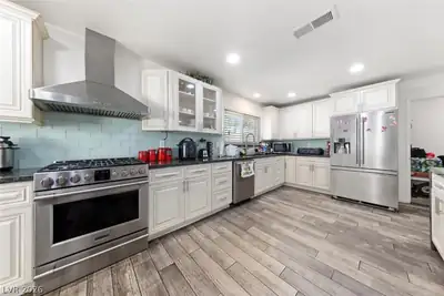 3969 Sorrento Way, Las Vegas, NV 89121 Kitchen