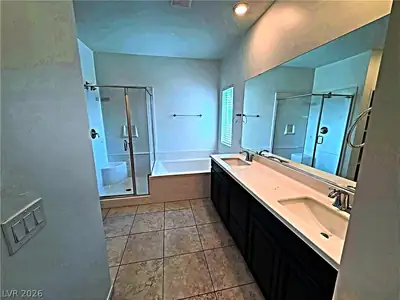 825 Spring Estates Avenue, North Las Vegas, NV 89086 Primary Bathroom
