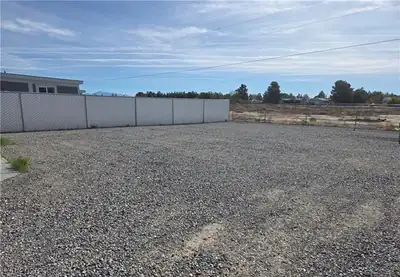 1611 East Gamebird Road Yard