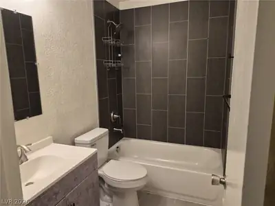 1831 North Walnut Road C Bathroom