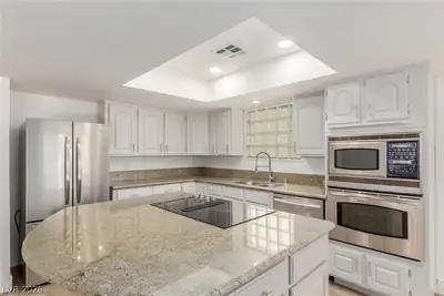 861 Vegas Valley Drive, Las Vegas, NV 89109 Kitchen