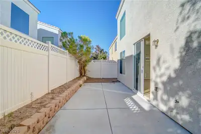 6180 Bridgeport Hills Avenue Patio