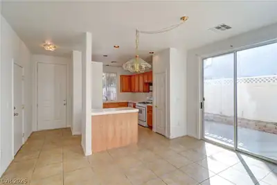 6180 Bridgeport Hills Avenue Dining Area