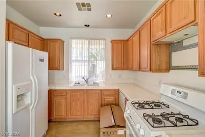 6180 Bridgeport Hills Avenue Kitchen
