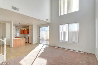 6180 Bridgeport Hills Avenue Living Room