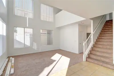 6180 Bridgeport Hills Avenue Living Room