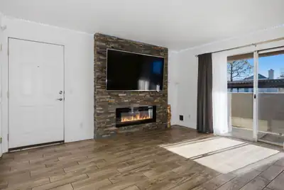 7200 Pirates Cove Road 1039 Living Room
