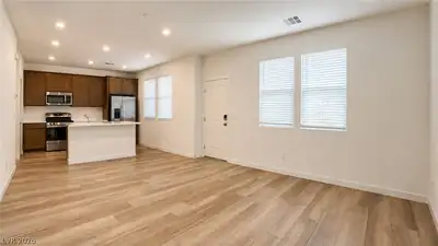 344 Vanda Court Living Room