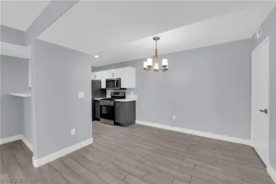 950 Seven Hills Drive 313 Dining Area