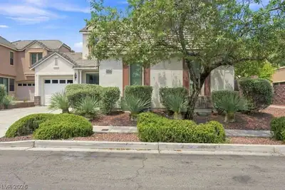 10464 Calico Pines Avenue, Las Vegas, NV 89135 Front of Structure
