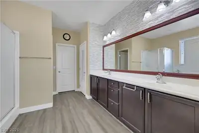 3785 Toscanella Avenue Primary Bathroom