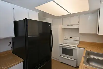 2301 Stewart Avenue A Kitchen